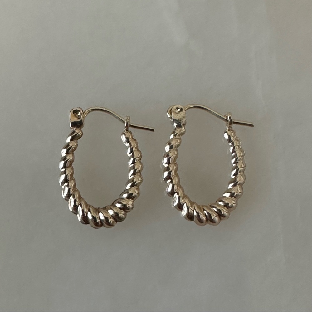 Petite 10k Solid Gold Ribbed Hoop Earrings